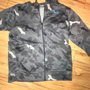 Nike grey camo zipper up. Therma fit